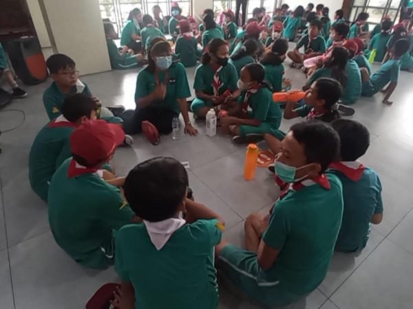 Istirahat dan Persiapan Yel-Yel 2
