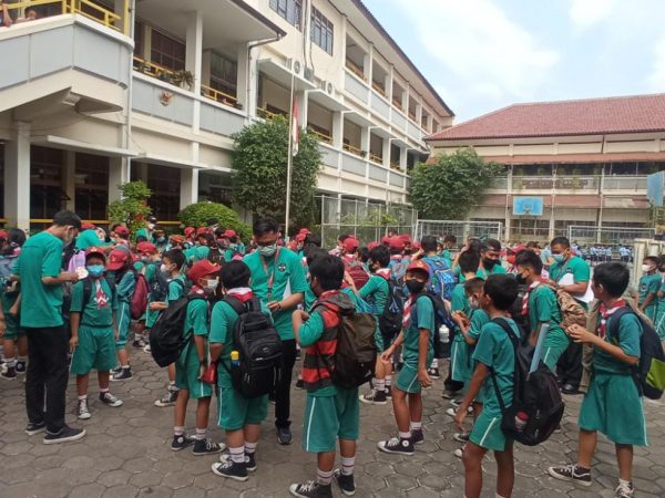 Saat Penjemputan di SD Yos Sudarso Purwakarta